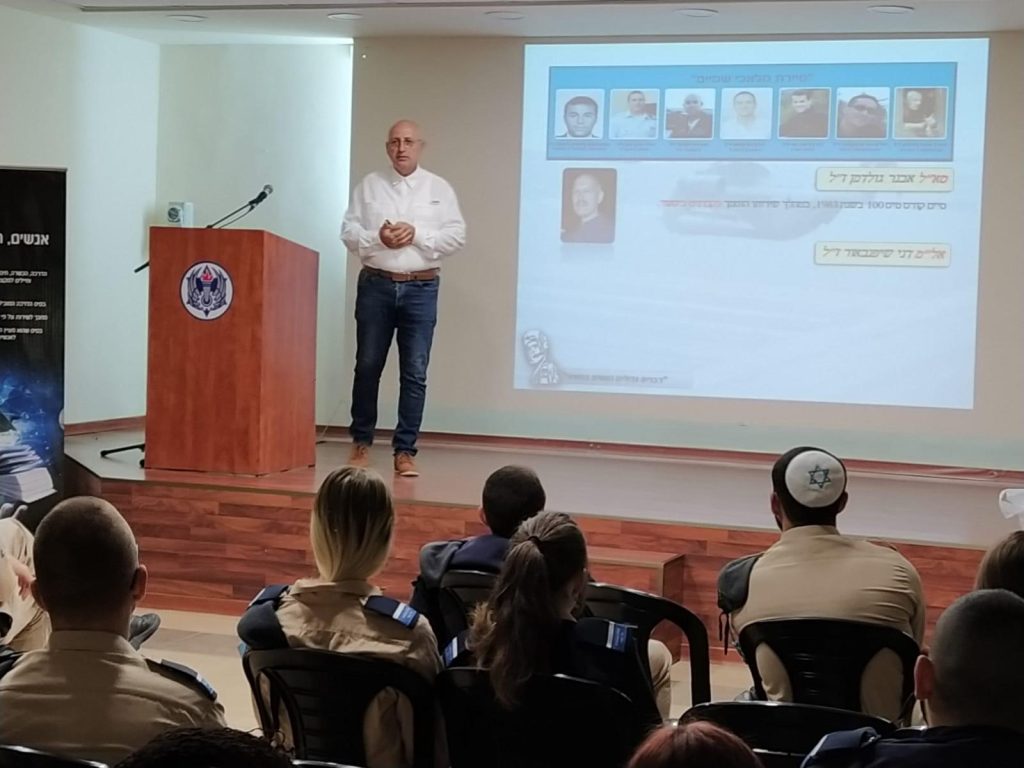 להמריא מתוך האפלה יובל לקריף